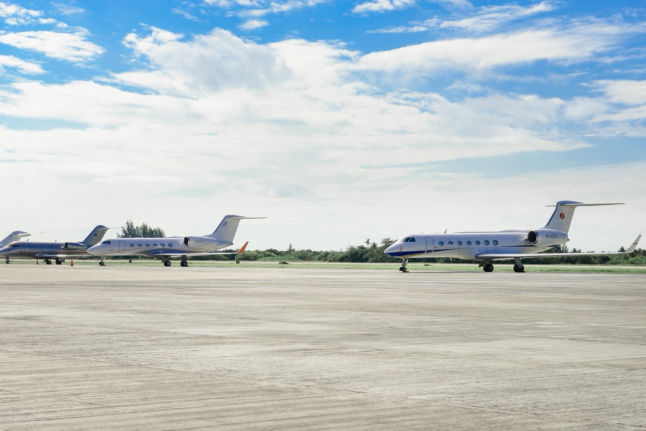 Helicopters & Private Jets